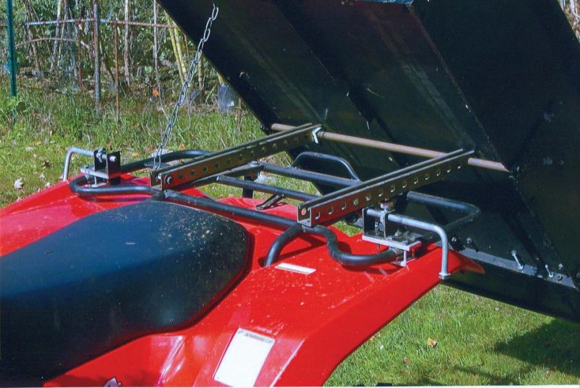 FarmShow's tweet image. Rich Ferfecki didn’t like pulling a small wagon behind his ATV when doing chores around his place. So he unbolted the box from the trailer and mounted it on back of the ATV, converting it to a handy dumping cargo box. #atv #dumpbox #cargobox #dumping farmshow.com/a_article.php?…