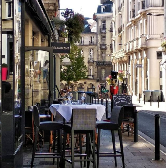 CookoricoCOM's tweet photo. [Recrutement] Envie de travailler dans un décor de brasserie conviviale &amp; moderne ? La brasserie @ChezFranklin cherche son serveur, plongeur et commis de cuisine.👩🏻‍🍳👨🏻‍🍳🍴

👉🏻 https://t.co/T7hfCHkZg6
#Cookorico #Emploi #restauration #service #Hôtellerie https://t.co/exxUm1HFu6