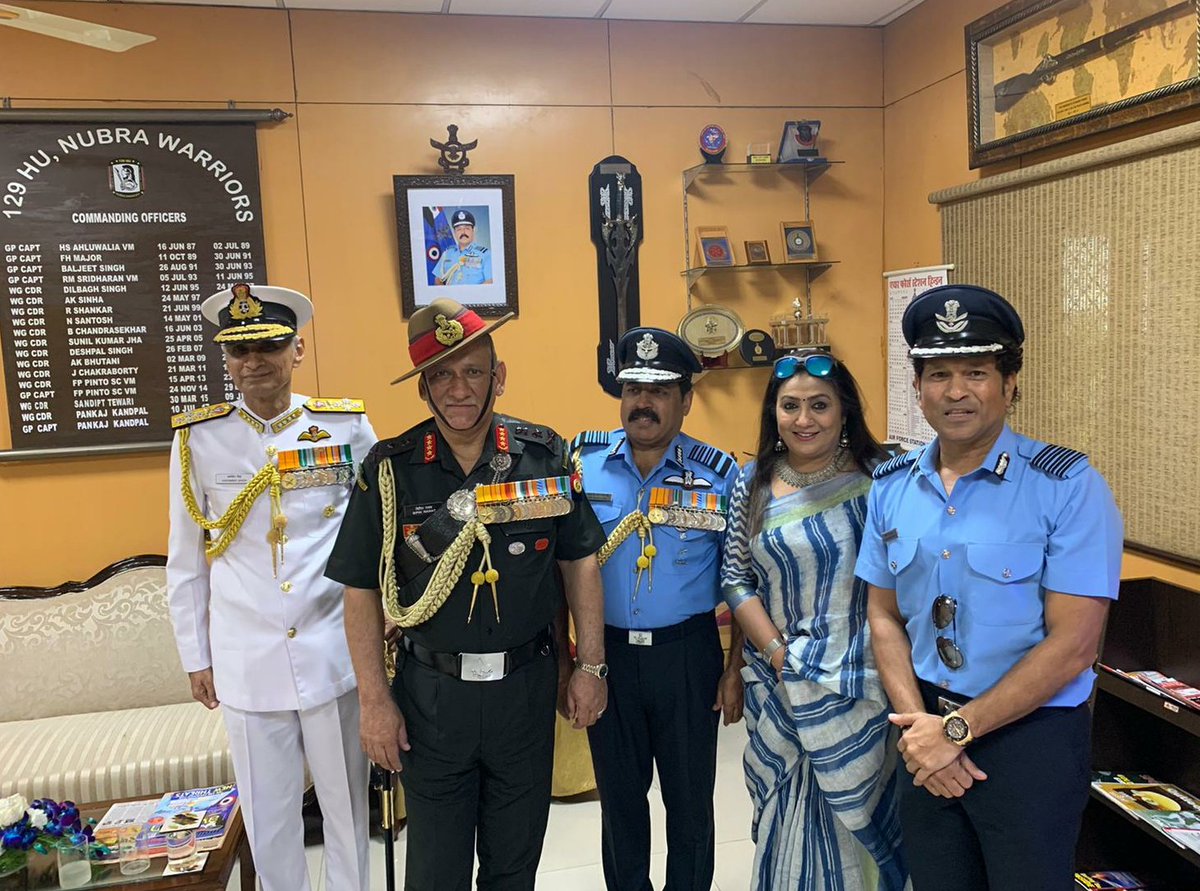 sachin_rt's tweet photo. Honoured to be with the gentlemen who lead our Armed Forces - Air Chief Marshal RKS Bhadauria (@IAF_MCC), General Bipin Rawat (@adgpi), Admiral Karambir Singh (@indiannavy), and also Mrs. Asha Bhadauria.
#AFDay19 https://t.co/gbC19UQoCM