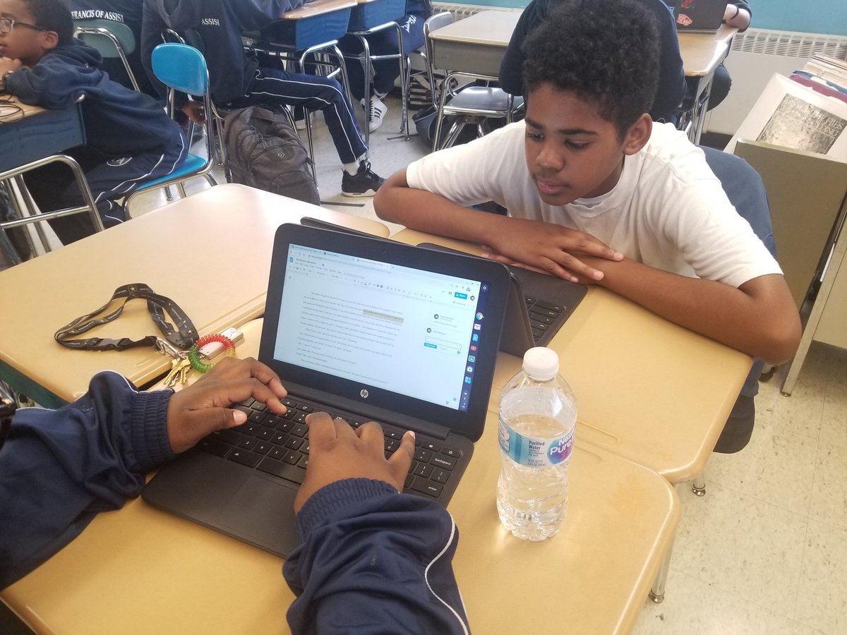 sfa7th's tweet photo. "Writing is in the rewriting. You cannot revise air."
@Grade8SFABX hard at work peer editing their nonfiction narratives https://t.co/b97LPRFWAu