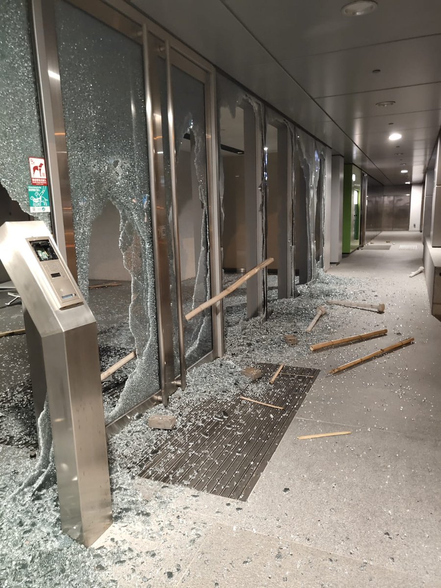 Penny08071589's tweet photo. @Fiona_CCC @RobertOvadia @7NewsSydney i am scary the rioter, not the police https://t.co/cbvV1e3FFT