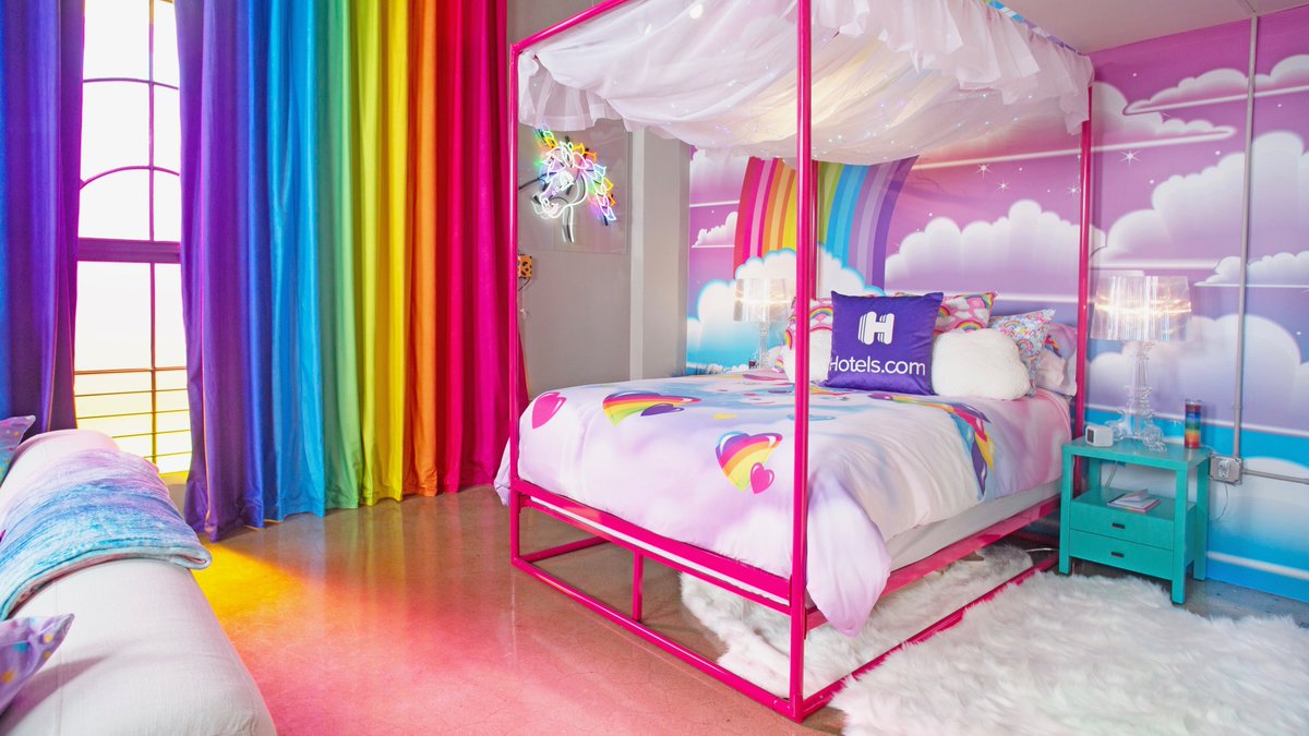 hotelscomhelp's tweet image. The Hotels.com @LisaFrank Flat: It’s like your middle school notebook threw up in the room of your dreams. Learn more: hotels.com/LisaFrankFlat #HotelsxLisaFrank