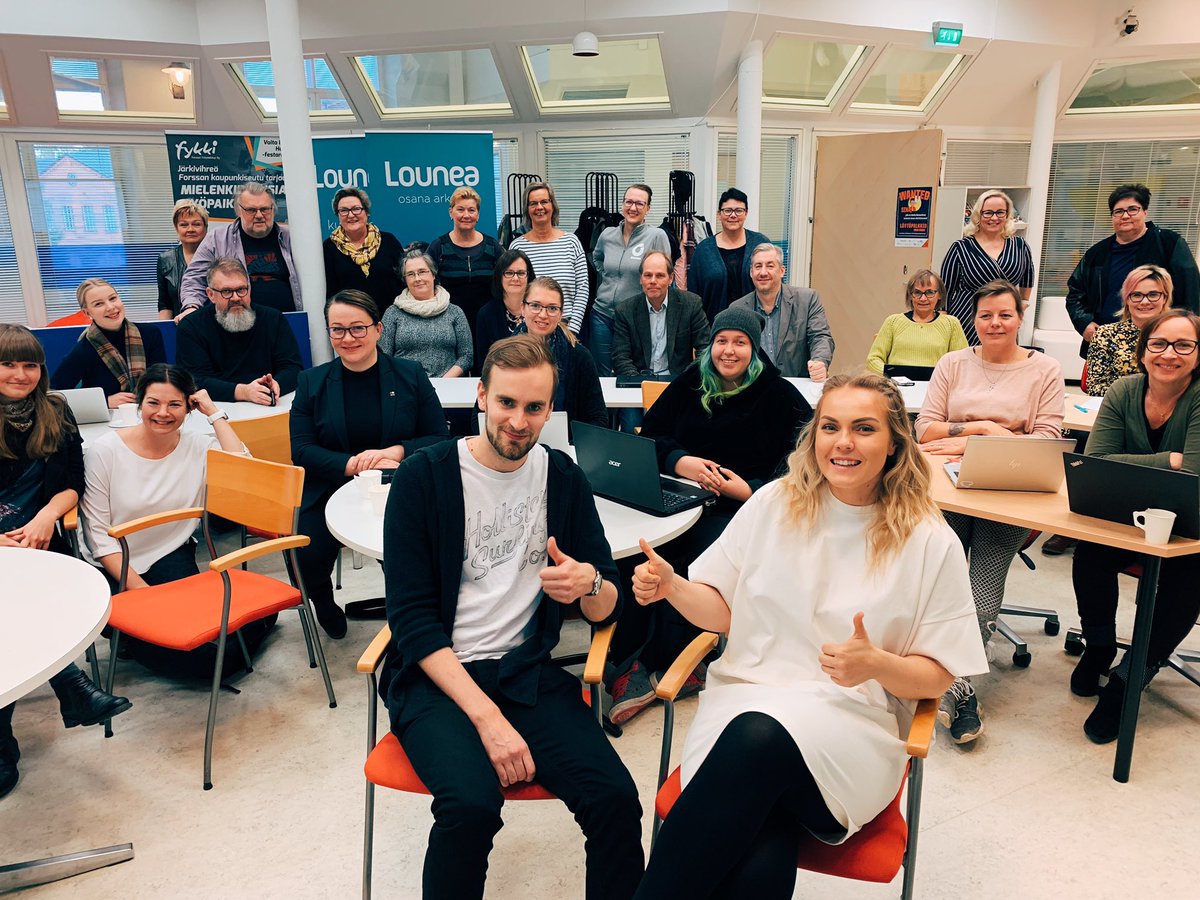 Tänään kouluttamassa Forssan Yrityskehityksen kanssa! <a href="/SuviKinnunen/">Suvi Kinnunen</a> ja <a href="/PyrySuojalehto/">Pyry Suojalehto</a> valottivat sosiaalisen median trendejä sekä antoivat vastauksia siihen, kuinka päästä alkuun somemarkkinoinnin suhteen. Kiitos <a href="/ForssanY/">Forssan Yrityskehitys</a> 👌 #somefi