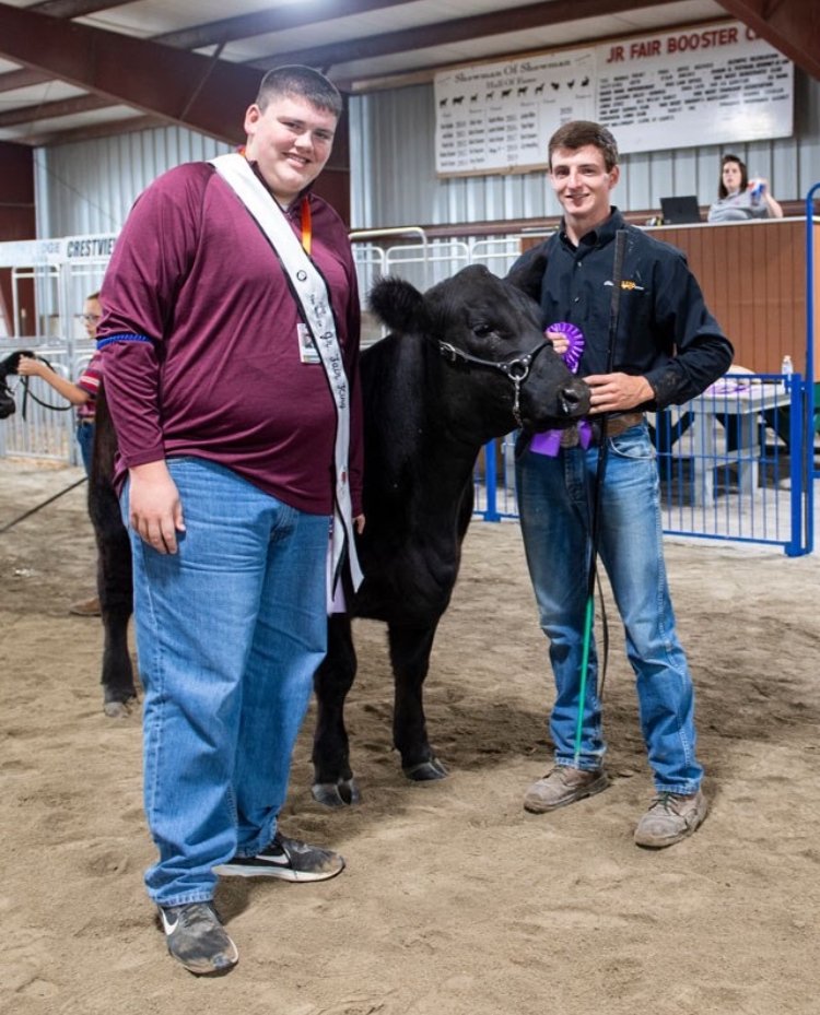 FFAcrestview's tweet photo. #2019FairHighlight Brett Schumm! Brett is a graduate of the Crestview FFA and served as the 2018-2019 Van Wert County Jr Fair Board President. He placed 1st with his summer yearling beef heifer, showed a performance and show steer, and exhibited market hogs! https://t.co/aN5e9vUBwo