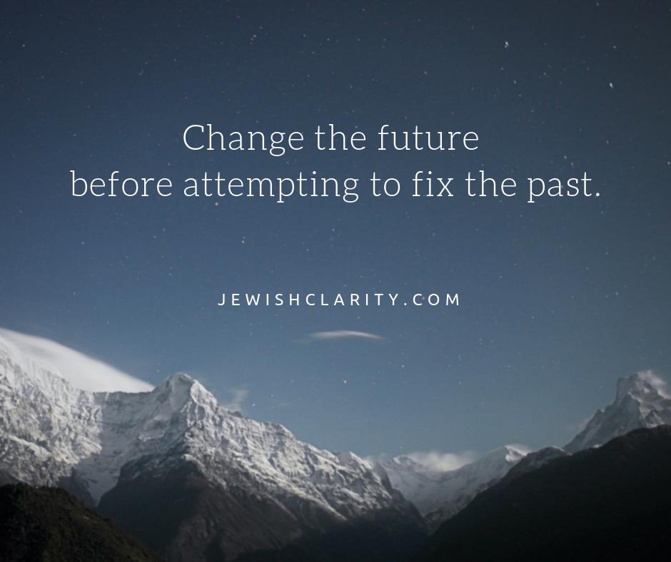 ClarityJewish's tweet image. Wishing all of you an easy and meaningful fast and an optimistic and hopeful day of prayer and introspection.
May all of you be written into the Book of Life this #yomkippur! 
#jewishholiday #judaism #yomkippur5780