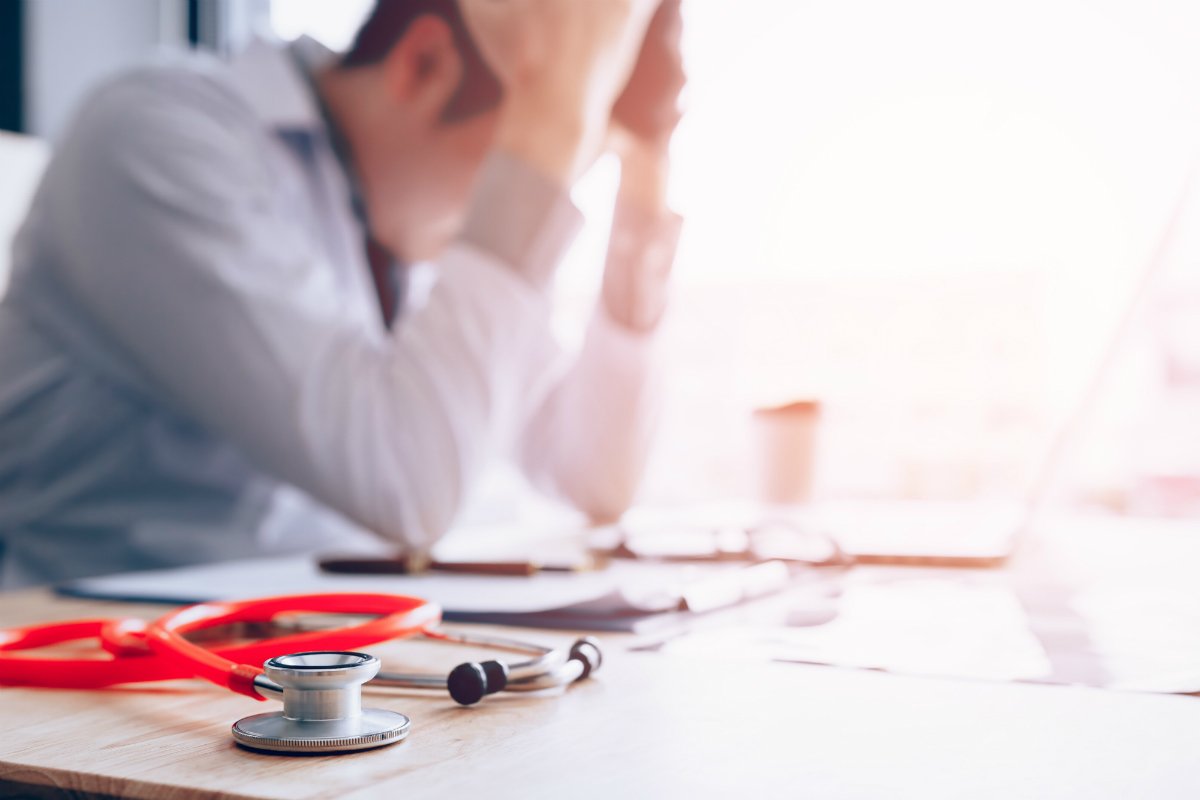 AnnalsofIM's tweet photo. NEW: Published studies may exaggerate the effect of #burnout on quality of patient care https://t.co/6bRJYZYrAF. https://t.co/olWm58F3sv
