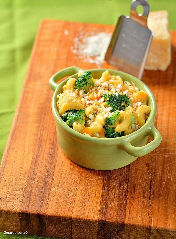 Chicken, Broccoli, &amp; Cheddar Mac and Cheese Squares thismomcancook.com/recipes/chicke… #WhatsForLunch #MacNCheese #RecipeOfTheDay