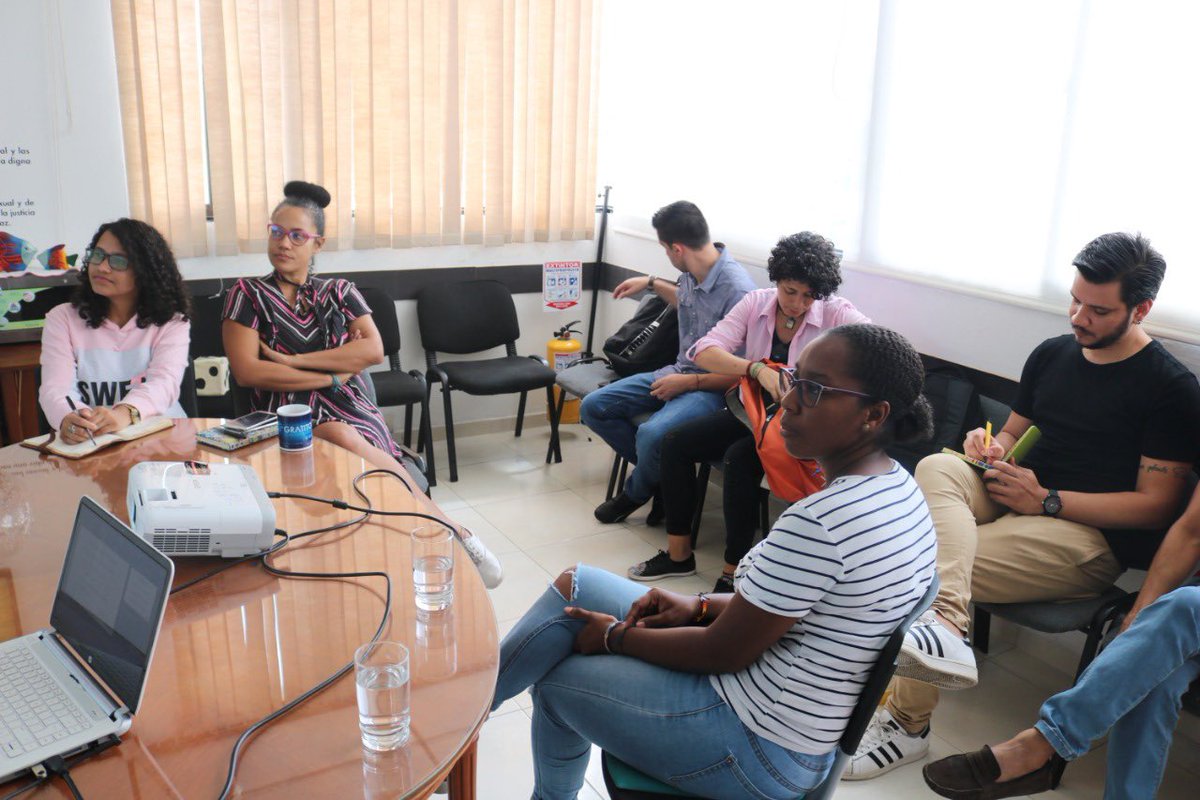 Caribeafirmativ's tweet photo. Con el equipo de @ACNUR_CO_SL construimos estrategias de asesoría jurídica y Psicosocial para personas LGBT venezolanas que cruzan la frontera en la Guajira y se ubican en diferentes lugares del caribe colombiano. @cejil @raceandequal
@CODHESColombia @Synergiaihr @ACNURamericas https://t.co/pO9qOyjBU0