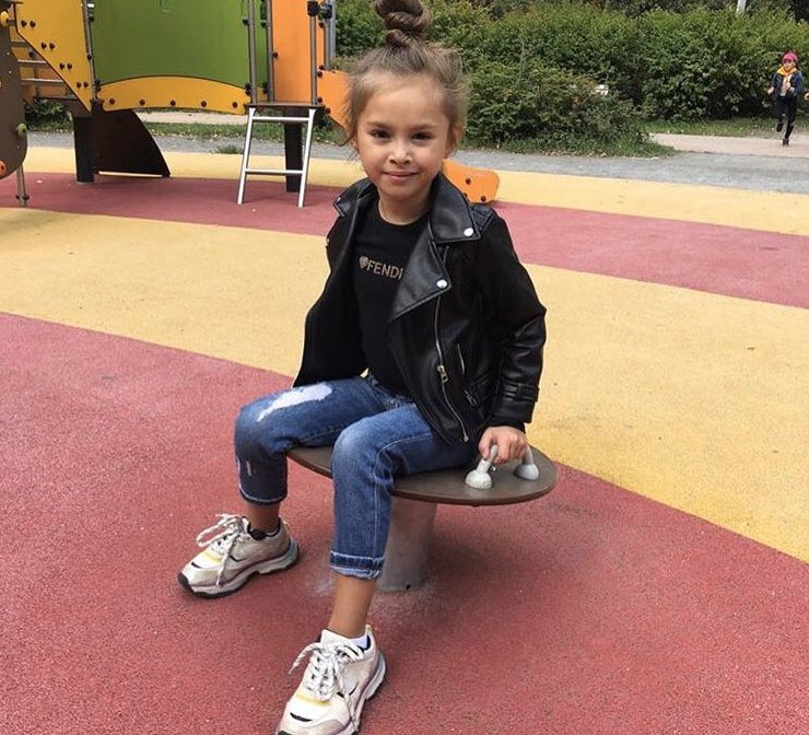 Realnataliamora's tweet photo. park day🌳 #natalieamora #model #models https://t.co/QLkfvA8CxX