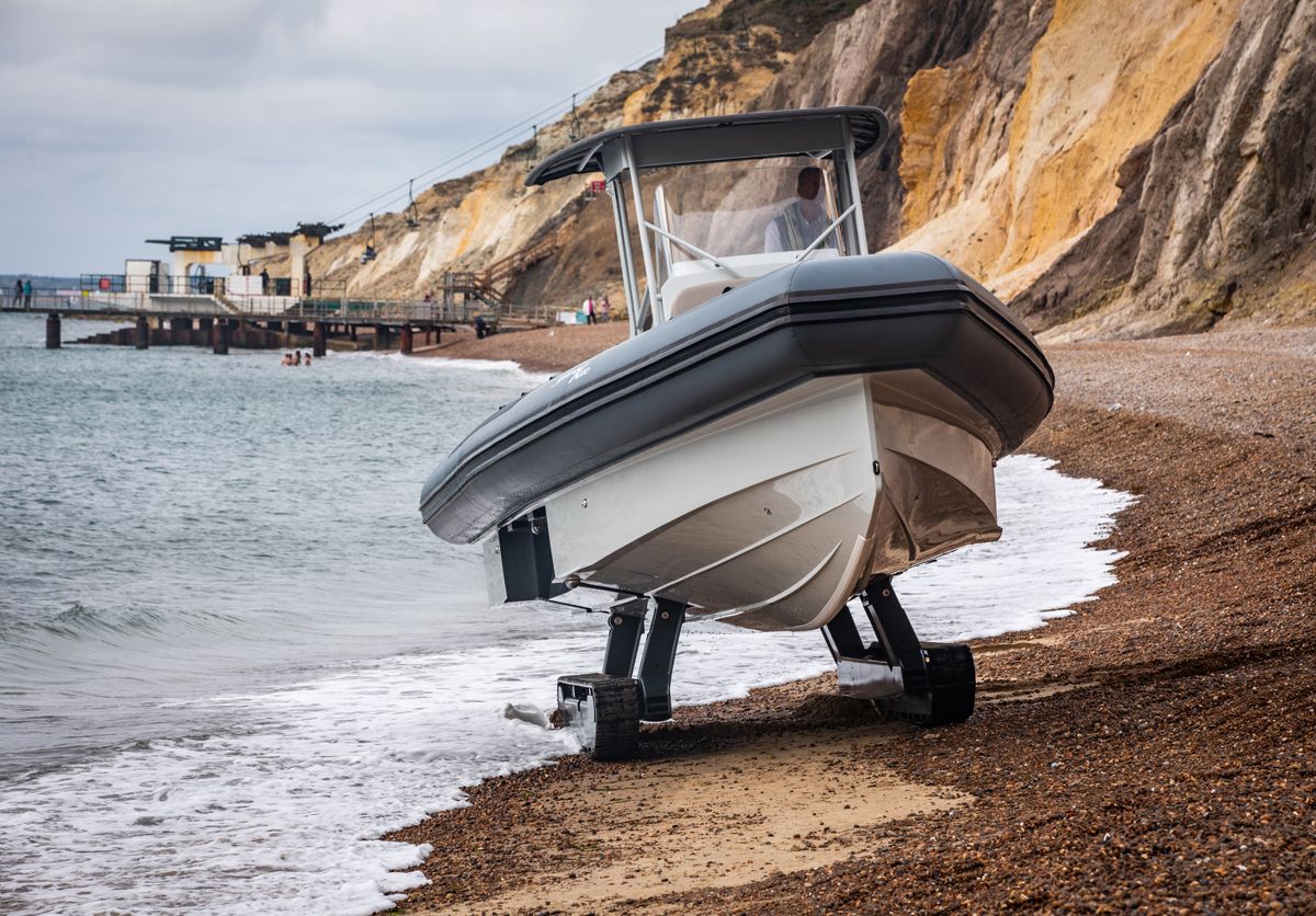 Check out the Iguana Yachts X100 which has recently been reviewed by Motor Boat &amp; Yachting. Video available here - buff.ly/2VtsQv1. Find it on their YouTube channel. <a href="/IguanaYachts/">Iguana Yachts</a> <a href="/mbymagazine/">Motor Boat & Yachting magazine</a> #amphibiousboat #yachts #yachtsforsale