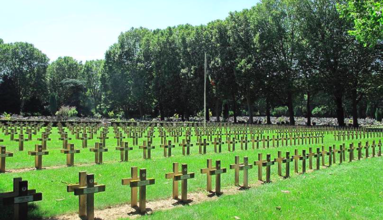 capsula_mundi's tweet photo. Great news from #France #Paris #naturalburial #greenburial #ecofriendly #funeral via @TreeHugger https://t.co/GAqhZVL3mo https://t.co/4GMVMayBaa