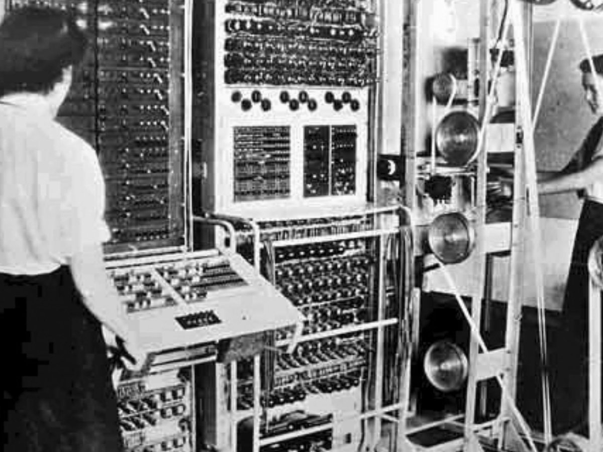 GreshamCollege's tweet photo. And Ada Lovelace gets a prominent place in this Very Brief History of Computing by Prof Martyn Thomas 

#AdaLovelaceDay 

https://t.co/0Efkj5Sj8m https://t.co/uYHlxDxIiQ
