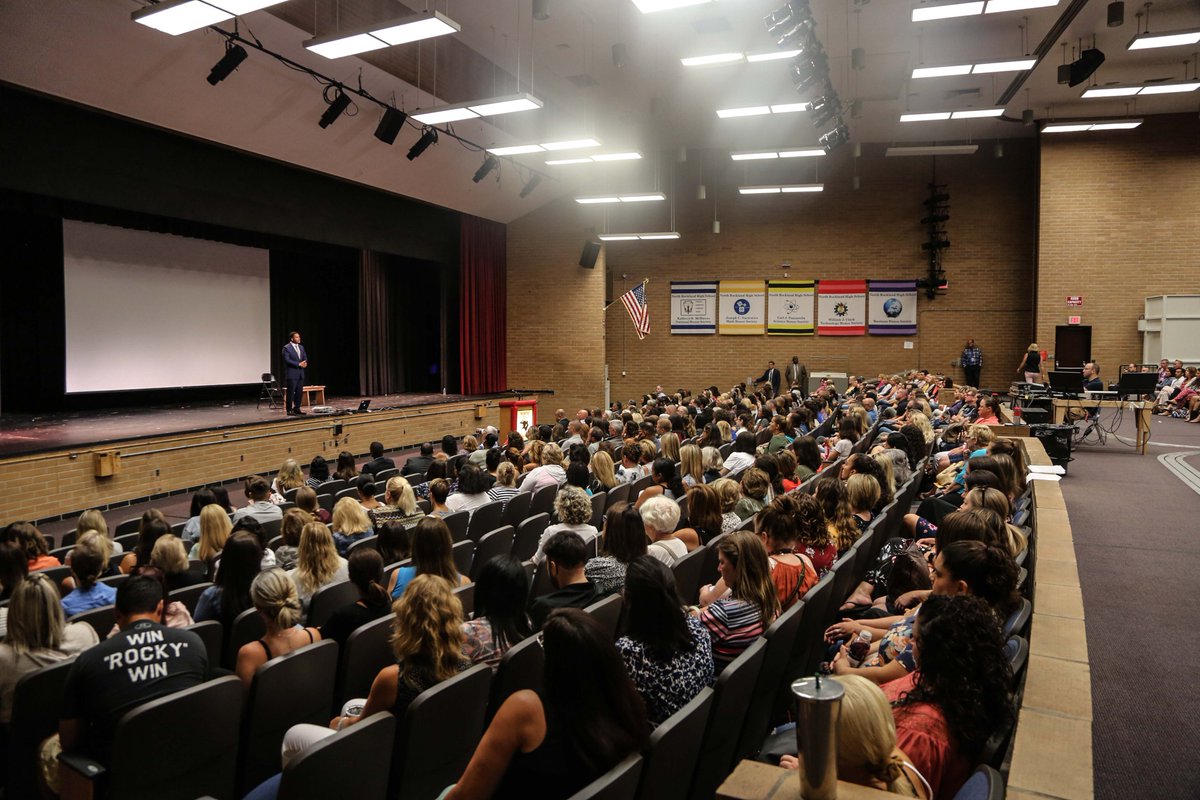 ManuelScott's tweet photo. What a joy and delight it was to speak to the fine folks who work in the schools of Garnerville, NY! Even though I'm from California, I got so much love for the East. I look forward to returning soon. #thepowerofonetour #besalty https://t.co/8xVrVxXuCr