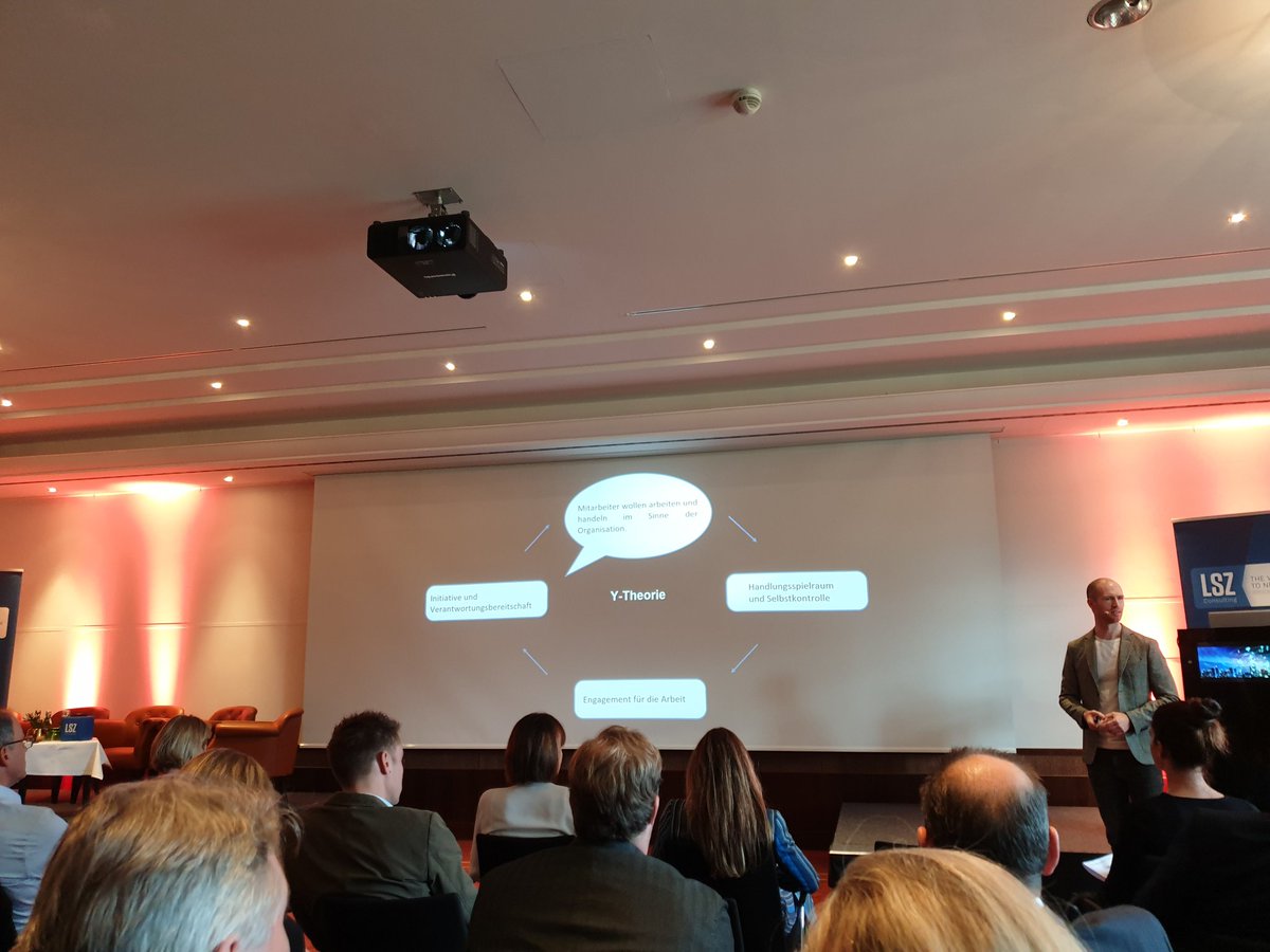 Wie kommen wir von einer X zu einer Y Kultur? Eigentlich die Kernaufgabe im Kontext #NewWork. Spannender Vortrag heute von @Frank_Eilers heute auf der #isbi19. <a href="/VersicherungVFL/">Versicherungsforen</a> <a href="/bankenforen/">Bankenforen</a>