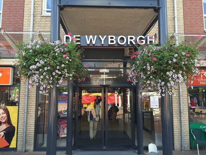 Ben jij een ondernemer die op zoek is naar een winkelpand?

In een winkelcentrum in Westervoort hebben wij meerdere winkelunits beschikbaar! 

Interesse? Reageer dan snel op de website. 
bit.ly/2nwUN8Q