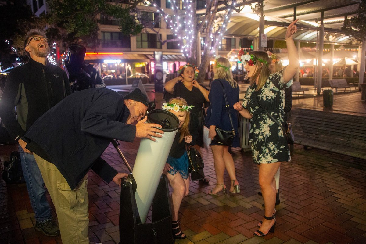 AstronzNZ's tweet photo. Despite lots of cloud around we still managed to show huge amounts of Aucklanders their first close up views of the Moon and when gaps allowed for it Jupiter and Saturn as well. A huge thanks has to go to Niven Brown for organising the event. Photography by Jonathan Green. https://t.co/HQt9dukRdm