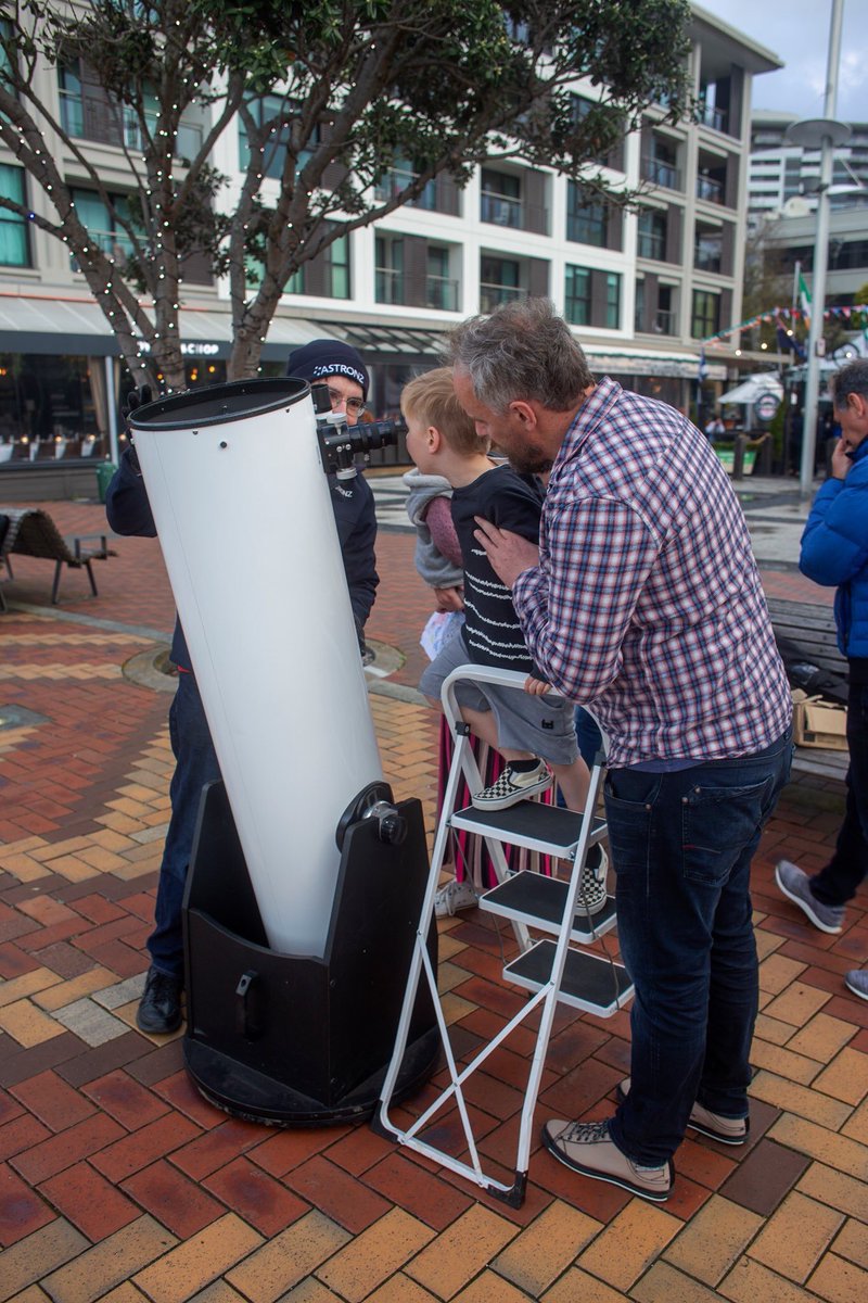 AstronzNZ's tweet photo. Despite lots of cloud around we still managed to show huge amounts of Aucklanders their first close up views of the Moon and when gaps allowed for it Jupiter and Saturn as well. A huge thanks has to go to Niven Brown for organising the event. Photography by Jonathan Green. https://t.co/HQt9dukRdm