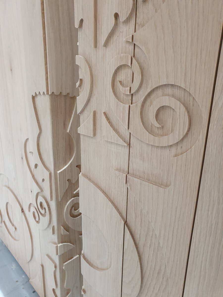 2 stunning lecterns made to a precise specification for our friends <a href="/ScotiaUKplc/">Scotia UK plc</a> 

The external design was applied via CNC using solid oak paneling. As a manufacturer we can undertake many bespoke projects from our AV customers. 

🇬🇧 #MadeInBritain #ukmfg #ukmanufacturing 🇬🇧