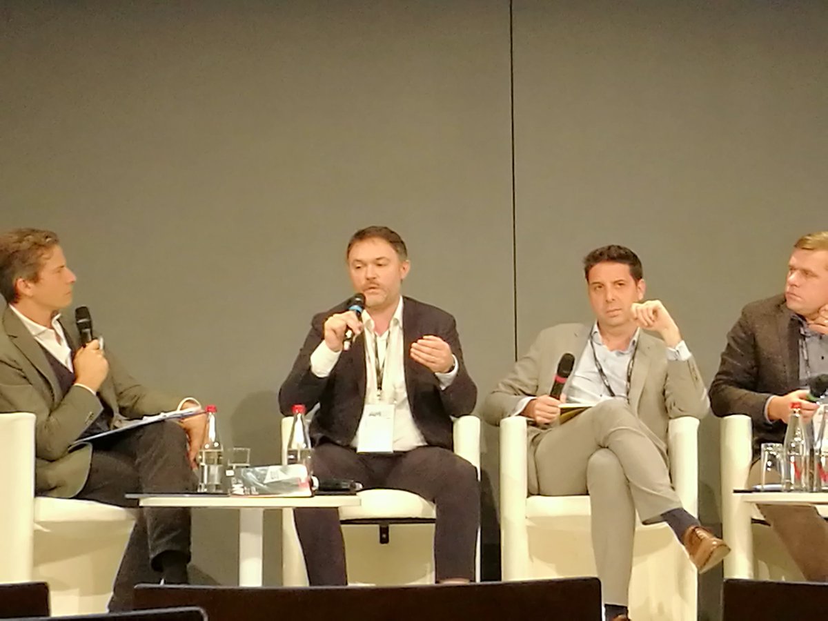 agefiactifs's tweet photo. Julien Raimbault, @LBPAM_COM : "L'innovation n'est pas réservée aux startups. De nombreux acteurs bien établis proposent des solutions et services innovants pour notre secteur" #AMtechday #InvestWeekParis https://t.co/O3Ip088pSU