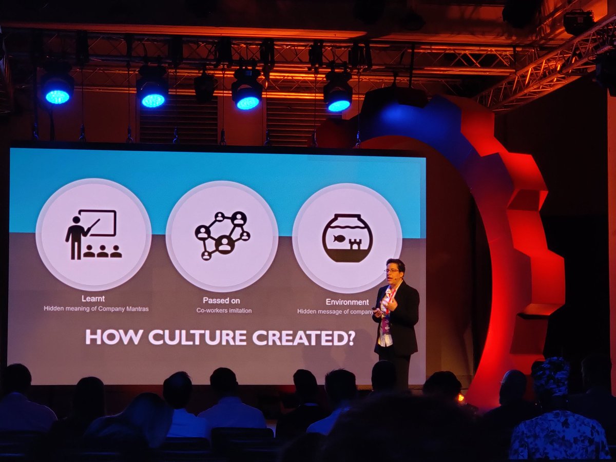 NakedN3rd's tweet photo. Liat Palace on changing the organisational culture with genetic engineering techniques at DevOps Summit Amsterdam. #dosams #hiddensubtexts https://t.co/tOlc4f66y0