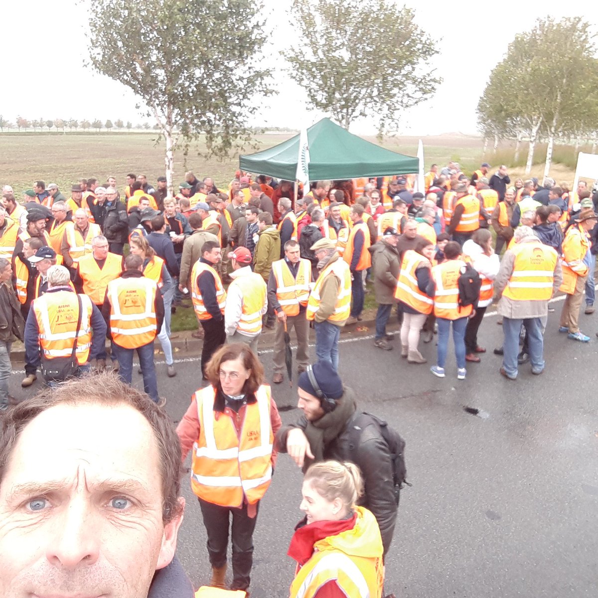 GuyotVincent02's tweet photo. Arrivée à Laon en 🚜🚜🚜🚜🚜🚜🚜🚜🚜🚜🚜🚜🚜🚜🚜🚜🚜🚜🚜🚜🚜🚜🚜🚜🚜🚜🚜🚜🚜🚜🚜🚜🚜🚜🚜🚜🚜🚜🚜🚜🚜🚜🚜🚜🚜🚜🚜🚜🚜🚜.
Beaucoup m'ont demandé combien de tracteurs dans le convoi ...
Un gilet orange = un 🚜 ... 
Je vous laisse compter ...
@ecvass02 en discussion avec @France5tv https://t.co/zCRtsgGFmX