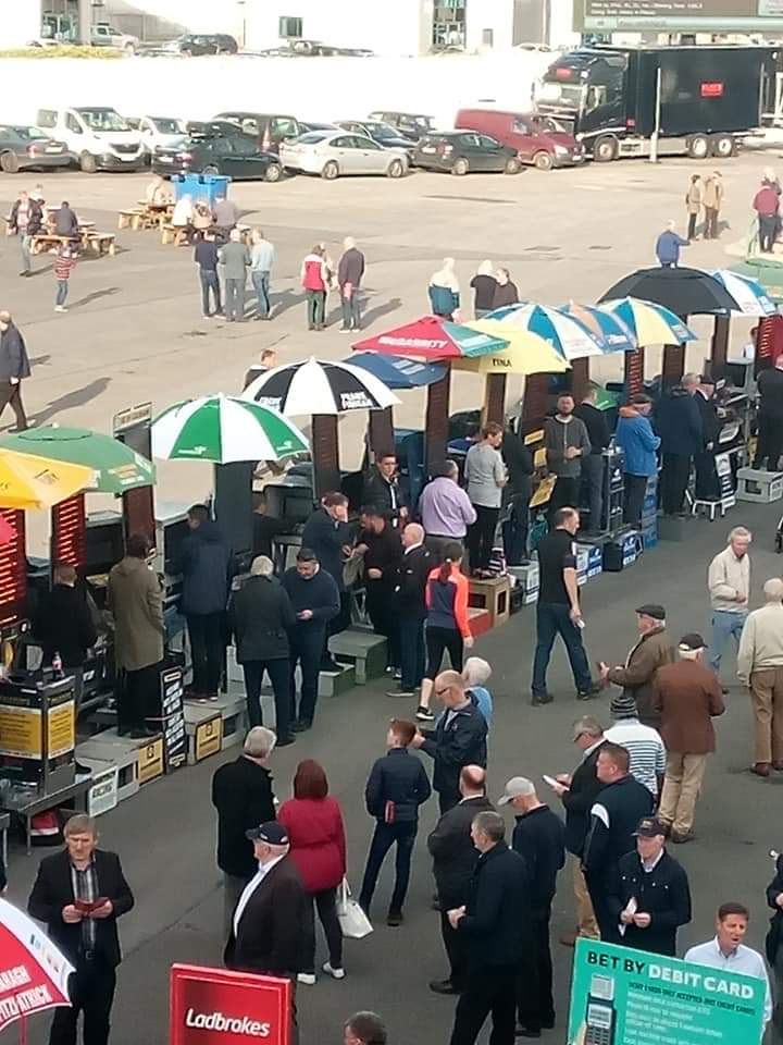 JoeSeward1's tweet photo. Everyone seems to love @Galway_Races whether it's @tensplenty1 @WillieMullinsNH Dermot Weld or The Mee Family
I know two men headed up today from Cork who never miss any meeting here & milk cows before they go ..They deserve the freedom of Ballybrit
#EverPresents
#Galway . https://t.co/9rxz73Ya77