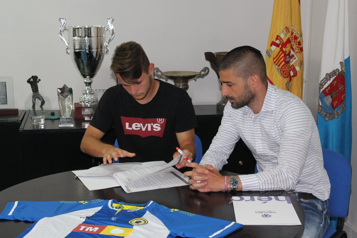 📢 OFICIAL / <a href="/rnani3/">Ruben Molina</a> renueva con el #HérculesCF hasta 2023

🔝 El canterano herculano continuará en Alicante esta temporada y tres más 

Portillo: "Representa todo lo que queremos para el club"

Nani: Quiero crecer como jugador en mi ciudad"

➡ herculesdealicantecf.net/noticia/nani-h…

#Nani2023