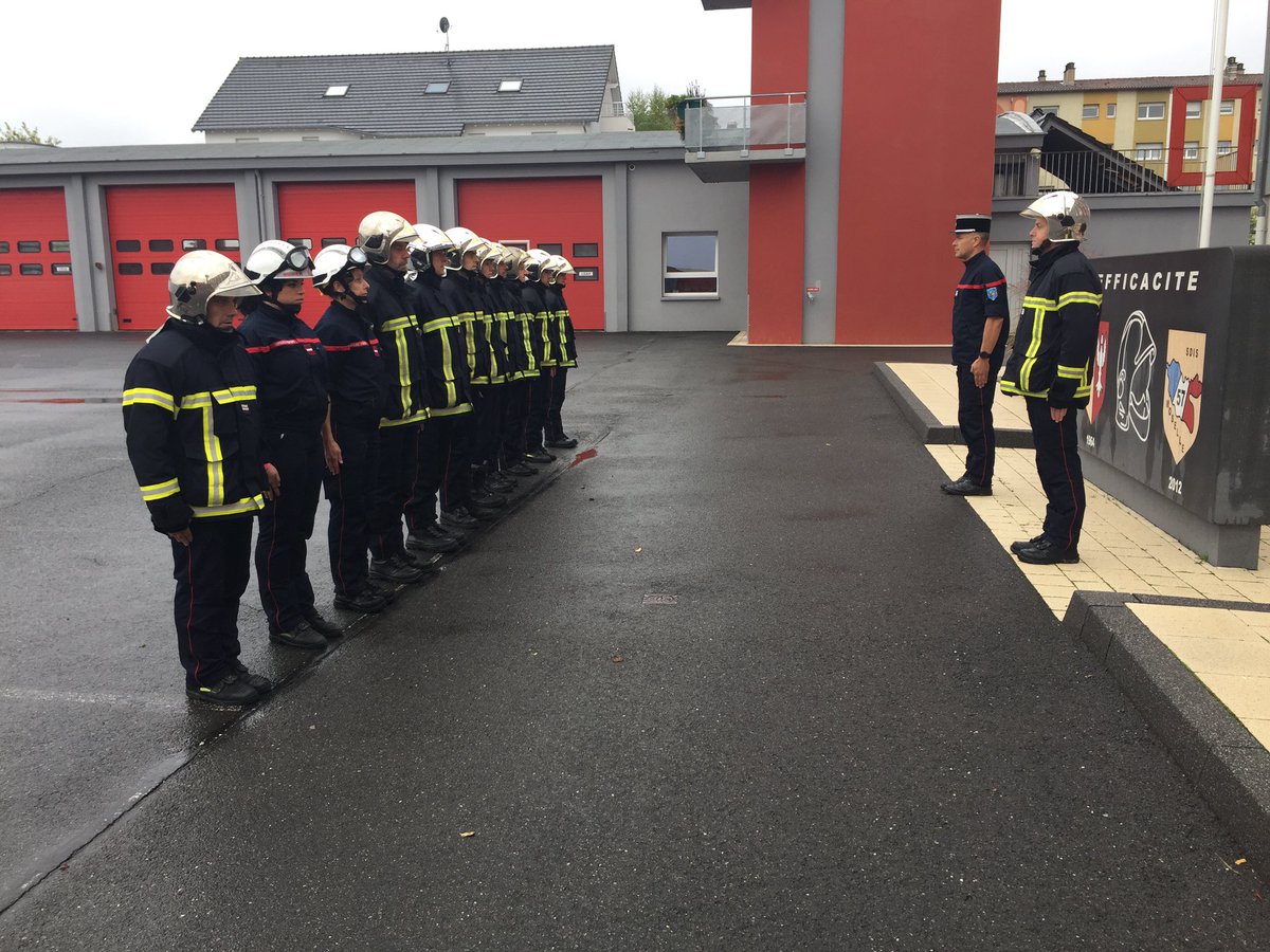 SDIS57's tweet photo. Minute de silence dans les unités opérationnelles et à l’État-major en #hommage aux victimes de l’attaque du 3 octobre dernier à la @prefpolice de @Paris. Cc @PoliceNationale #Unis https://t.co/o6uKKcwGfA