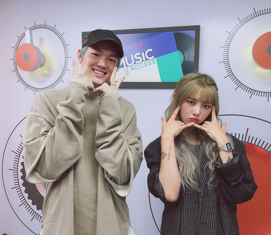 leebadaupdates's tweet image. #MUSICACCESS
Today’s #vip_access with #leebada 👋

The prettiest ocean in the world is this one
👉 #LEEBADA 👈 😍
It's #LEEBADA day showing off her charm that has an entrance but no exit‼️
If you're curious, you can watch it again
➡️ vlive.tv/video/153897

© musicaccess_arirang