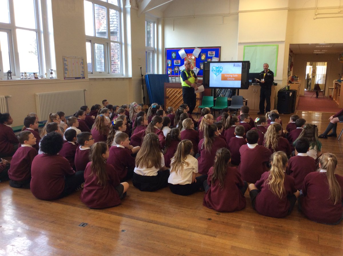 ABCPschool's tweet photo. Year 5 and 6 are having an e-safety talk with @LfordEastPol about hints and tips to stay safe online whilst using different apps. #staysafe #knowyourapps https://t.co/GVA9yoi4CM