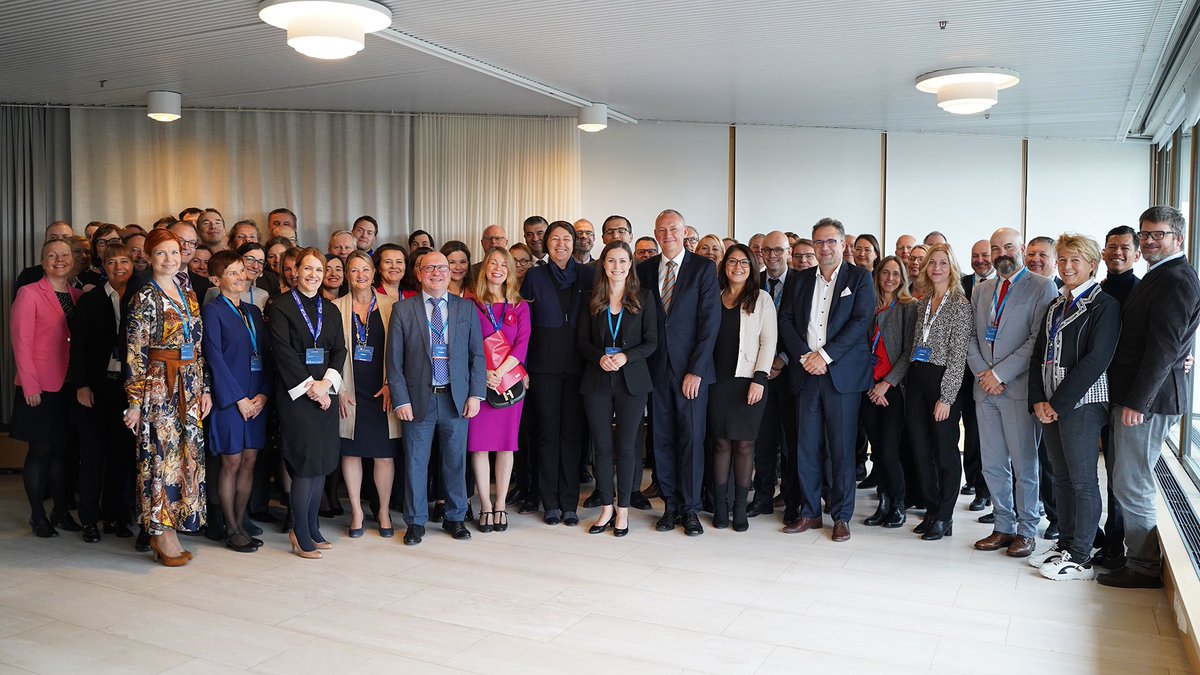 lvmfi's tweet image. Kiitos kaikille osallistujille hienosta #MaaSummit2019 -tapahtumasta😘 👍 #familyphoto #digitaltransport #EU2019FI