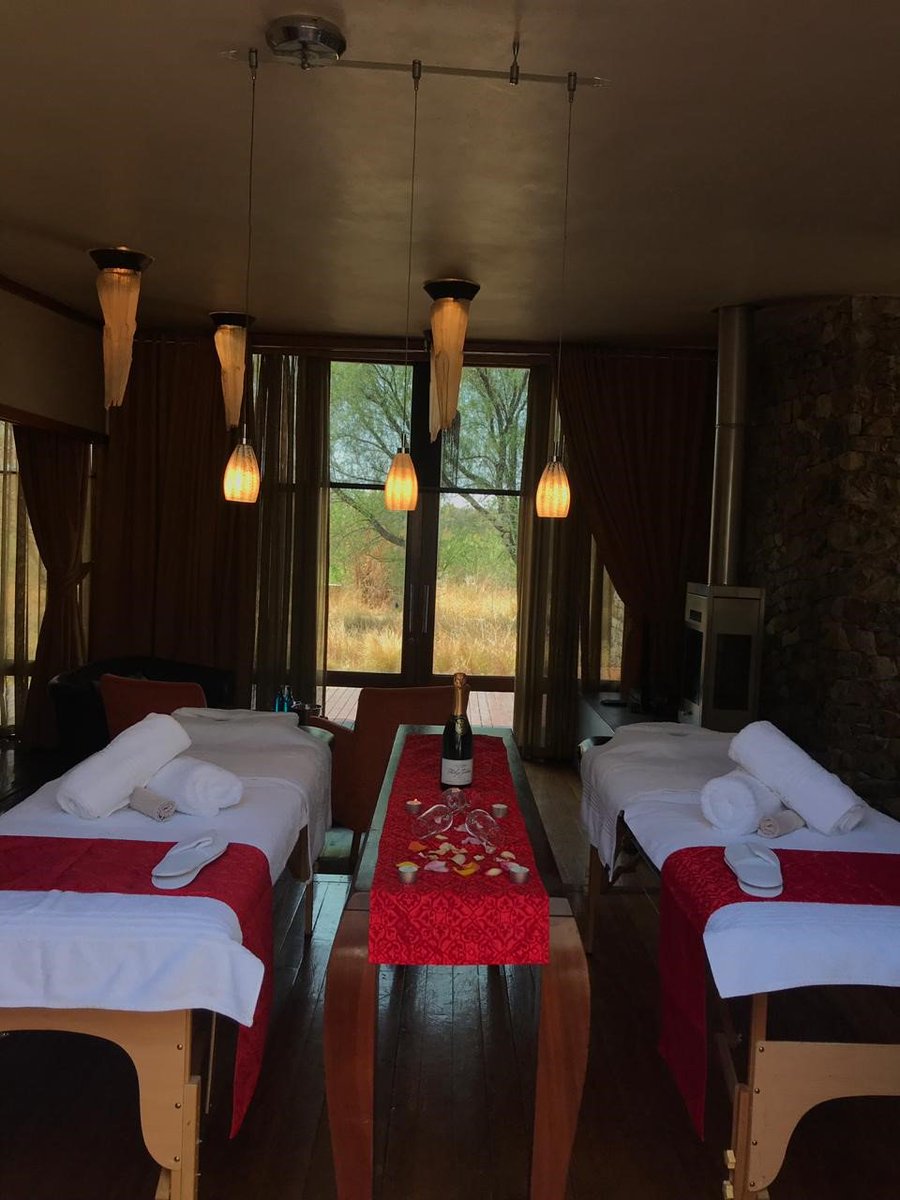 October is #BreastCancerAwarenessMonth. We at Forum Homini &amp; roots would also like to show our support

Book a room between Monday – Thursday within the month of October and receive a #complimentary Aroma Therapy Massage for two in the privacy of your Suite

Quote SPA0919