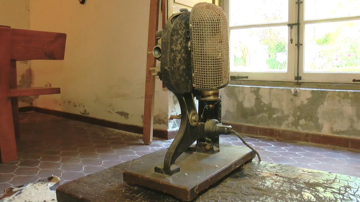 Pero que é isto? Un Super CinExin retro?!
Esta xoia para películas de 16 milímetros atopouna Luís no programa desta semana. #Tesouros18 
crtvg.es/tvg/a-carta/te…