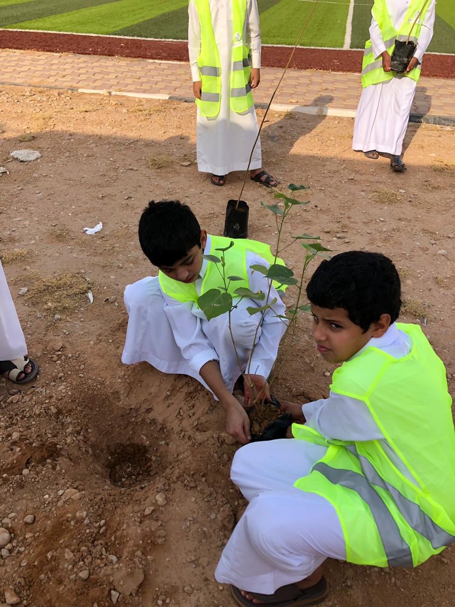 2️⃣
@sudair9999 
<a href="/BladetAlhotah/">بلدية حوطة سدير</a> 
@osheraschol