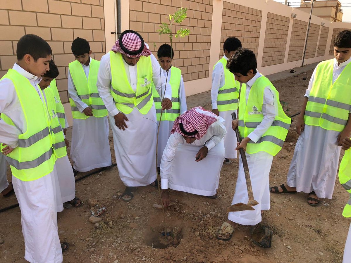 3️⃣

@sudair9999 
<a href="/BladetAlhotah/">بلدية حوطة سدير</a> 
@osheraschol