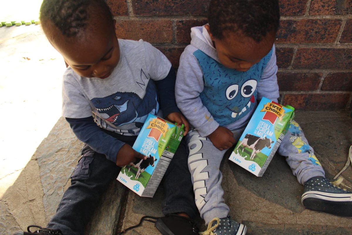 DoorofHopeJHB's tweet photo. Friends! You are awesome!!We appreciate your response to our Facebook/Twitter plea for donations of full cream milk! Thank you for your donations.We received over R15k and many liters of milk.The bigger kids were eager to build a factory line to help carry it all inside. https://t.co/QbYSlO9ztq