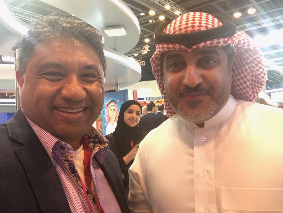 zkerravala's tweet image. Thx to Fahad Abdulrazak Alselham for walking me through how King Fahal Medical City is Saudi Arabia is using ⁦@Avaya⁩ Contact Center and Oceana ⁦@Avaya_MEA⁩ #GITEX2019 #GitexTechWeek2019