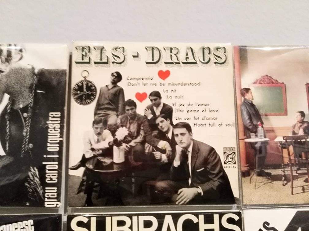 Ens fan arribar aquestes fotos de portades d'EP's, de l'exposició Oriol Maspons, la fotografia útil / 1949-1995 al <a href="/MuseuNac_Cat/">Museu Nacional d'Art de Catalunya | MNAC</a>, on sortim.
Encara es pot visitar museunacional.cat/es/oriol-maspo…