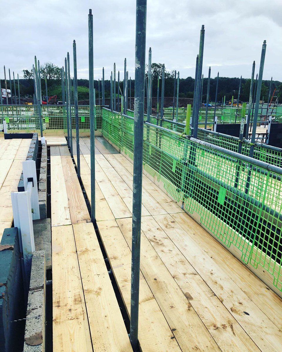 dangle20162160's tweet photo. very neat and tidy job , credit to Adam Bradbury , #TOPJOB @AdamBradbury2 @Scaff_Serv_Ltd @BarwoodHomes https://t.co/SiP3cBfKHF