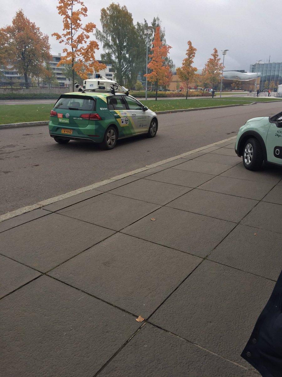 Autonomisten ajoneuvojen kokeiluja  on tehty Suomessa monella eri alueella. Pääsin tämän ajoneuvon kyytiin, hieno kokemus Finlandia-talolla. Käyttäjänäkökulmasta ovat eri kokeiluissa korostuneet esim. luottamus ja turvallisuus, kunnossa myös tässä. #DigitalTransport