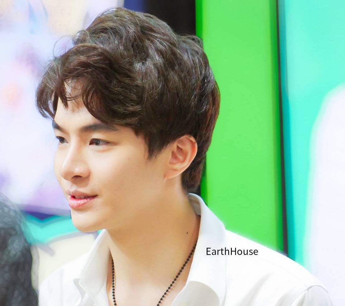 teeraearth's tweet photo. คิดถึงกันบ้างไหมครับ❤️❤️❤️❤️
#TheSixmoons
#อะลิตเติ้ลเอิร์ธ @teeearth @_earth40 https://t.co/Gjxs1YuA3V