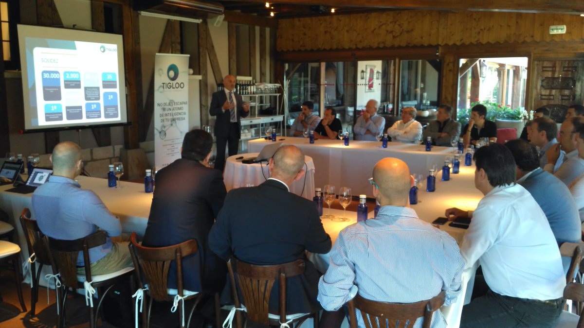 Tigloo_IT's tweet photo. Comenzamos el evento de "La Transformación del Datacenter ante los retos actuales de seguridad, innovación y flexibilidad" en la Bodega de @PagodeCirsus. Mikel Jauregui, Presidente de @Tigloo_IT  se encarga de dar la bienvenida a los asistentes. https://t.co/OhGkjXdzqz