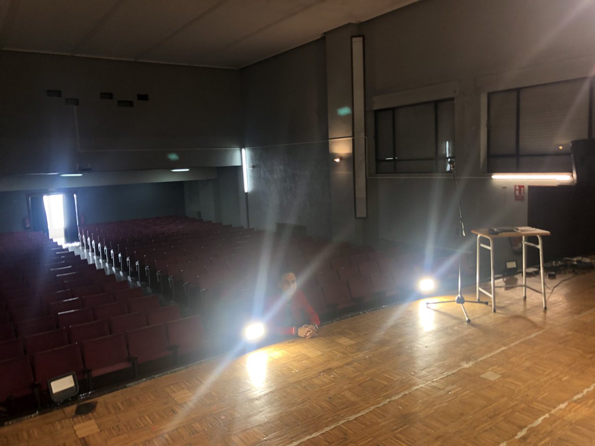 _antoniodomingo's tweet photo. Todo listo para acercarnos a las 300 representaciones de:
CON EL CUERPO
En el @CCVirgenBlanca de #Leon un lugar donde siempre me han tratado muy, muy bien y donde por cuarta vez vuelvo a subirme a este escenario.
Mi agradecimiento máximo para ell@s!!!
#conelcuerpo https://t.co/C8AFYnMNJx
