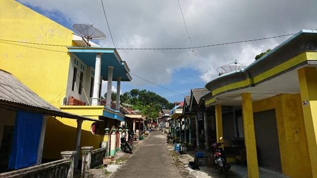 Hmmm.. Kenapa ya rumah-rumah di Kampung Baru, Malang ini tidak berpagar?

telusuri.id/kampung-baru-m…

#telusuri #malang