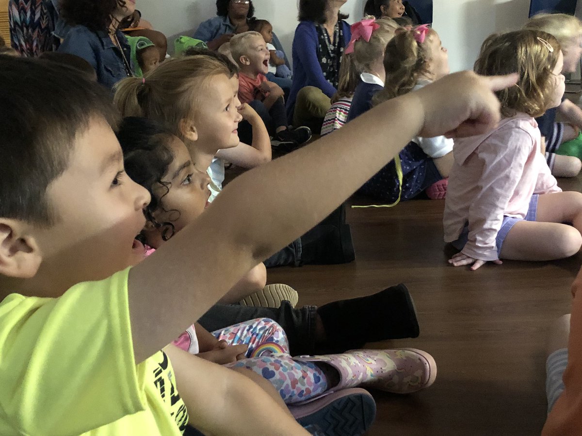 LizAull's tweet photo. #mvlittles love #thatpuppetguy https://t.co/g9KJYekphS