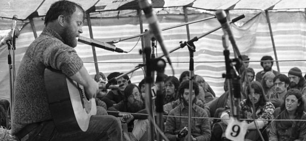 LeftBlocIreland's tweet photo. Dave Lordan on being a working class writer in Ireland: "For any worker to start making art is by definition to make the case that we are not born solely to consume and be exploited" https://t.co/vdcE8yeic6 #culture #IrishBroadLeft https://t.co/l8winUZtxX