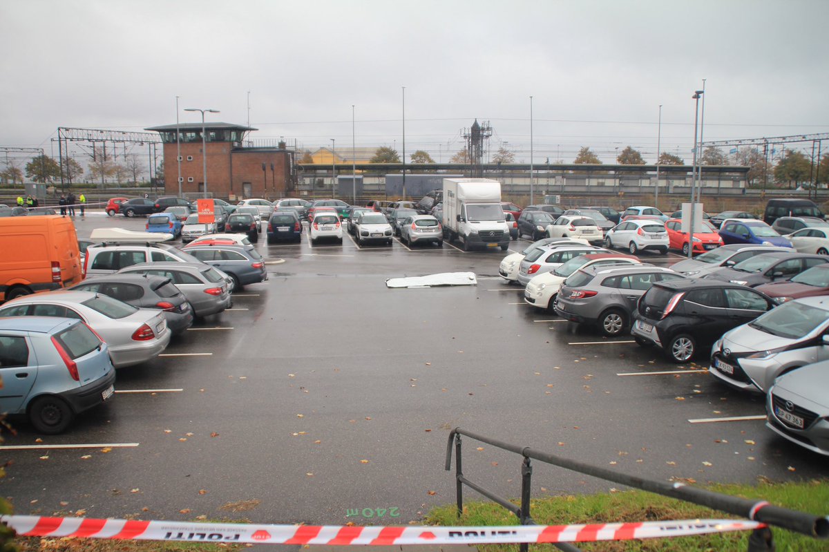 pressefotosdk's tweet photo. Eksplosion og ild i flere biler i Helsingør.
#eksplosion #ildibil #brand #politidk #nyheder https://t.co/QjxvS0KtPL