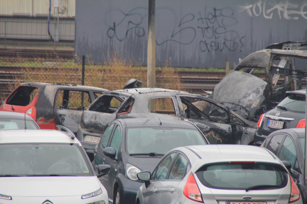pressefotosdk's tweet photo. Eksplosion og ild i flere biler i Helsingør.
#eksplosion #ildibil #brand #politidk #nyheder https://t.co/QjxvS0KtPL