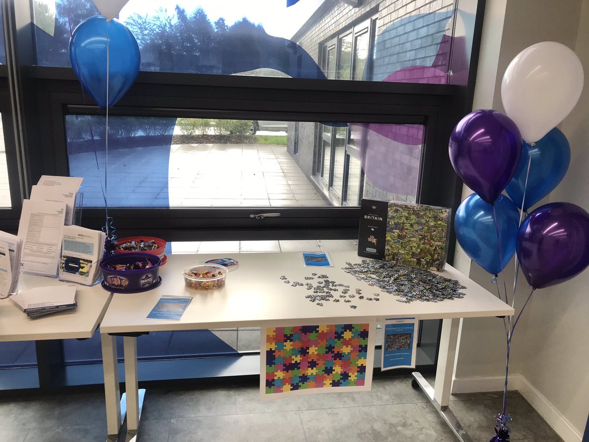 Knowledge_GMMH's tweet photo. We’ve had a great response to our #librariesweek2019 event at the Curve this morning! Lots of new @GMMH_NHS staff members are now signed up for OpenAthens accounts! We are here all day for anyone who hasn’t been to see us yet #WelcometoGMMH https://t.co/U56A9zG5Q0