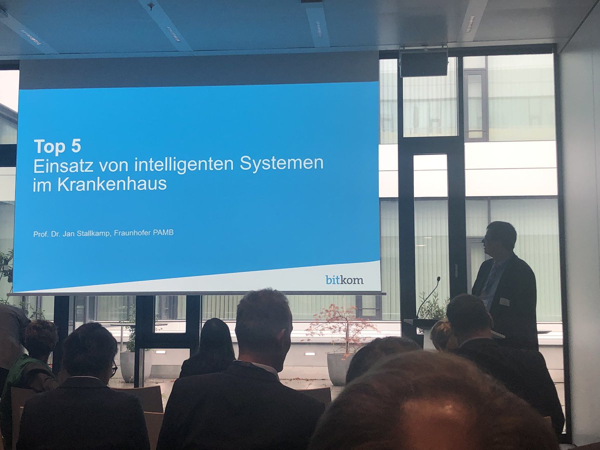 maryk289's tweet photo. Prof. #Stallkamp #Fraunhofer #PAMB zur Nutzung von #Intelligenten #Systemen in #Krankenhäusern. #Intelligente #Algorithmen brauchen qualitativ hochwertige #Daten um zu lernen. #Standardisierung und #Digitalisierung als Voraussetzungen. #AI #Gesundheitswesen #healthcare #BigData https://t.co/xXGOmBepfF